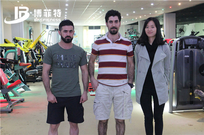 伊拉克客户来中国广州粉色视频APP高清免费下载大全健身器材有限公司进口健身器材
