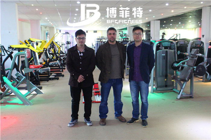 黎巴嫩客户来中国广州粉色视频APP高清免费下载大全健身器材有限公司进口健身器材