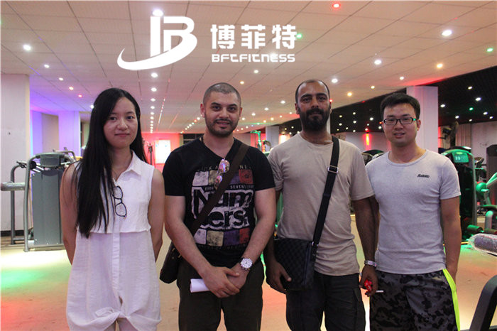 科威特客户来中国广州粉色视频APP高清免费下载大全健身器材有限公司购买健身器材