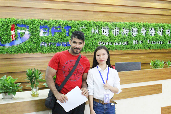 沙特客户进口粉色视频APP高清免费下载大全健身器材